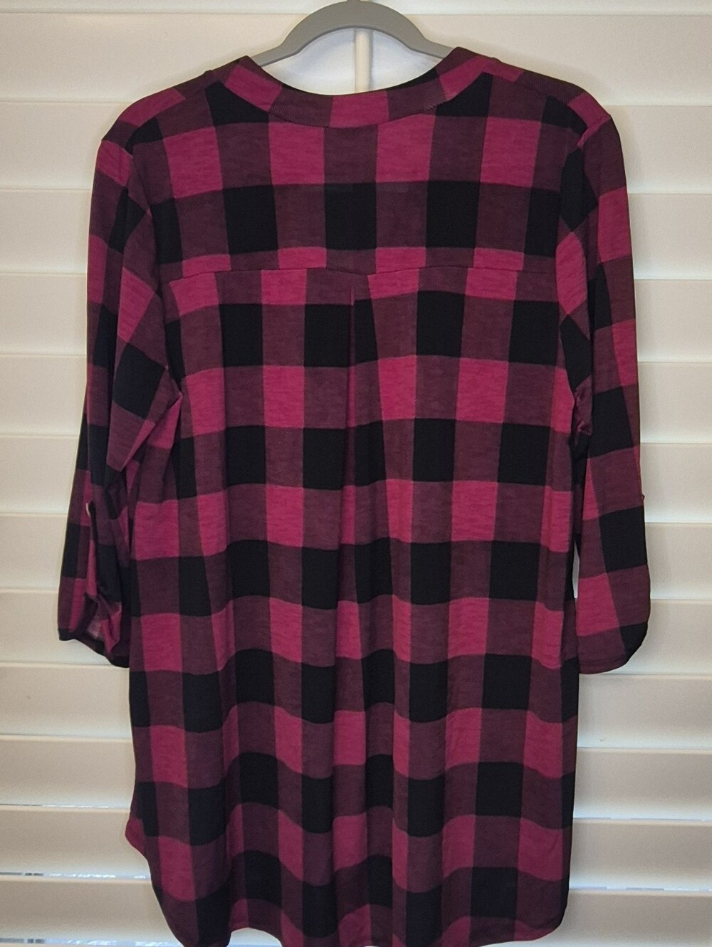 Boutique Women's Red and Black Buffalo Plaid V Neck Tunic Top 3/4 Sleeve Sz L - Picture 3 of 4